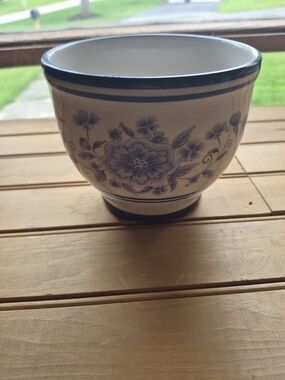 Elegant Blue and White Floral Ceramic Pot